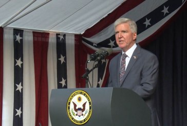 Scott: Kosova ta heqë taksën e BE-ja ta vazhdojë udhëheqjen e dialogut