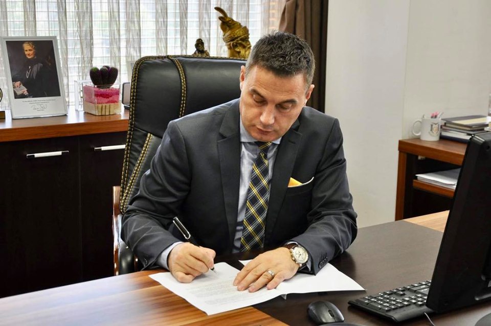 Bytyqi nënshkruan udhëzimin administrativ për zgjedhjen e drejtorit në institucionet publike edukativo-arsimore