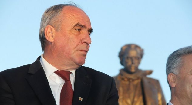 Rugova thotë se qeveria Haradinaj bie në fund të shtatorit