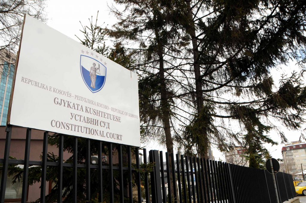 Pozita e Haradinajt mbetet pezull, Kushtetuesja mund t’ia vonojë përgjigjen edhe dy muaj
