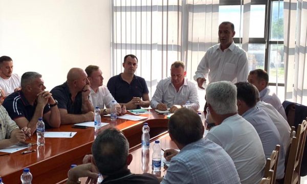 Daut Haradinaj mbledh strukturat në Deçan: Kjo ështê porosia për partitë tjera