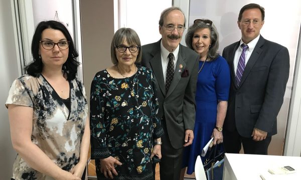 Engel takon Kandiçin në Beograd, kërkon drejtësi për viktimat e luftës në Kosovë