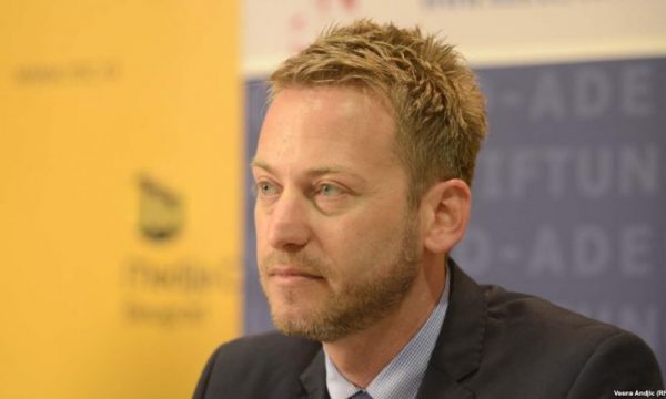 Ilir Deda:Nëse Qeveria e ardhshme vazhdon investimet në asfalt do të vazhdojë ikja e kosovarëve