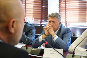 Agron Mustafa, prezanton dokumentin, Milaim Zeka i morri mbi 100 mijë euro nga Telekomi i Kosovës