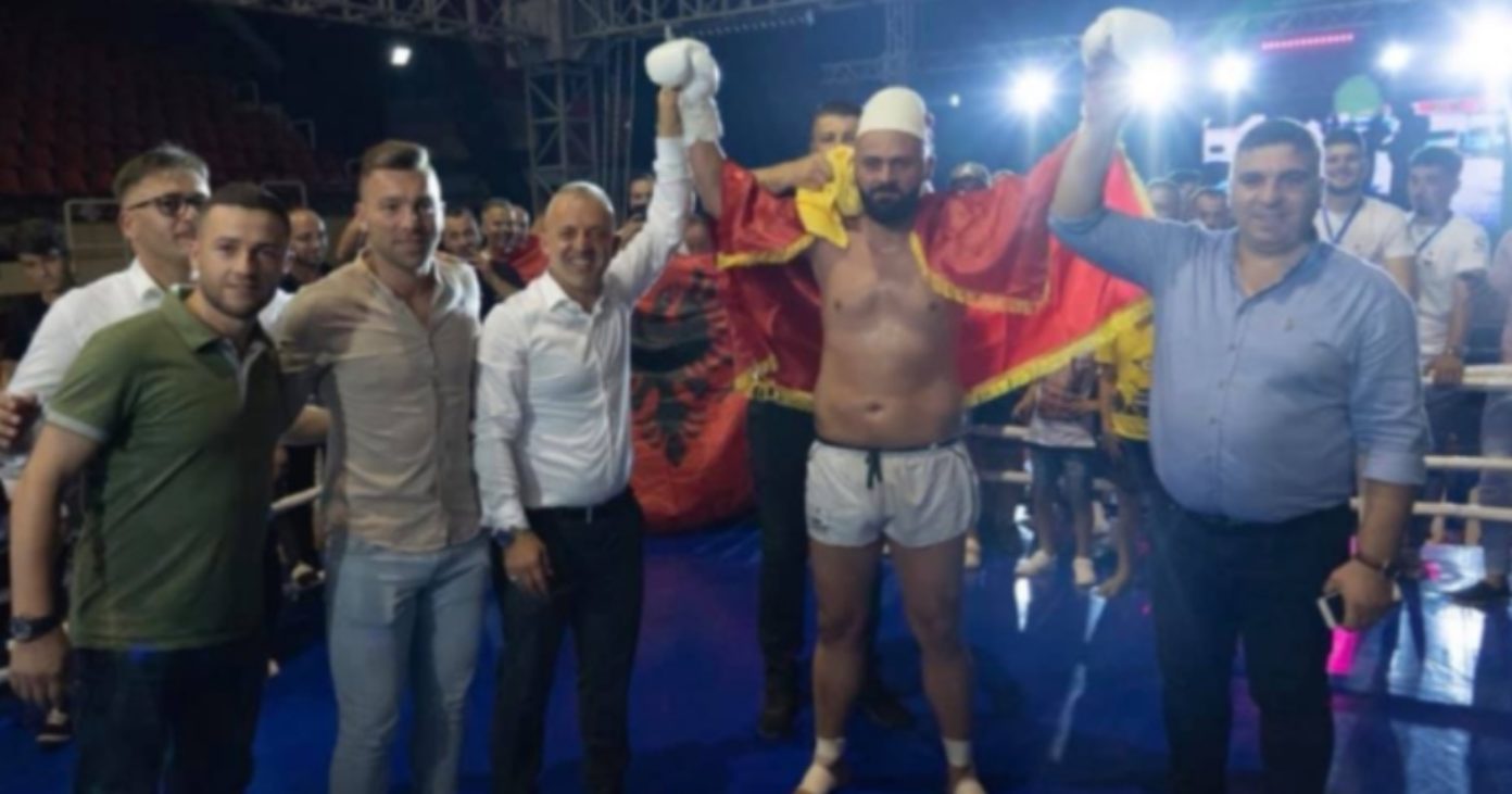 Shqelma e grushta derisa e hodhi përtokë kundërshtarin serb: Memedi mbron titullin e kampionit të Europës (VIDEO)