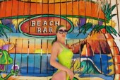 Këngëtarja shqiptare, tregon format bombastike në bikini