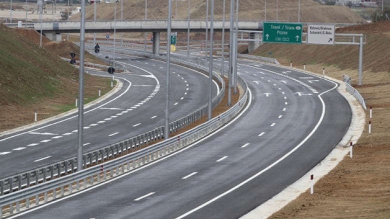 Policia njofton se prej sot deri të dielën do të këtë bllokim të përkohshëm të autostradave