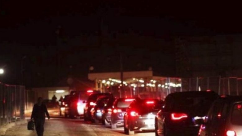E dhimbëshme, kaq orë po presin mergimtarët për të hyrë në Kosovë