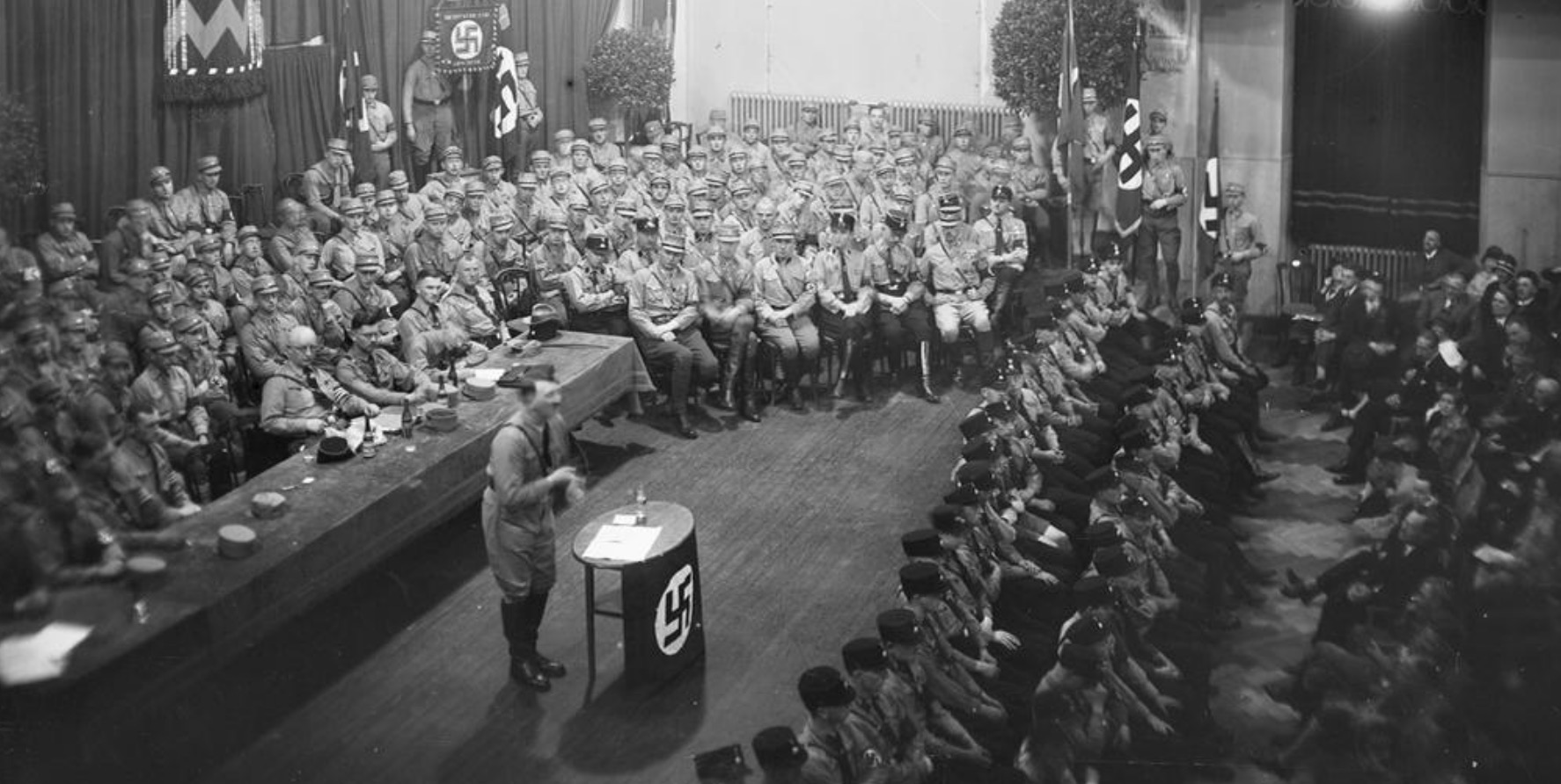 Karizma e errët e Adolf Hitlerit