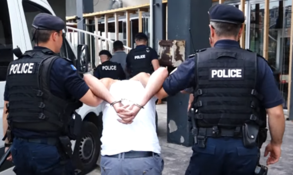 Gjykata i lë në arrest shtëpiak të arrestuarit që dyshohen për dallavere me patentë shoferë