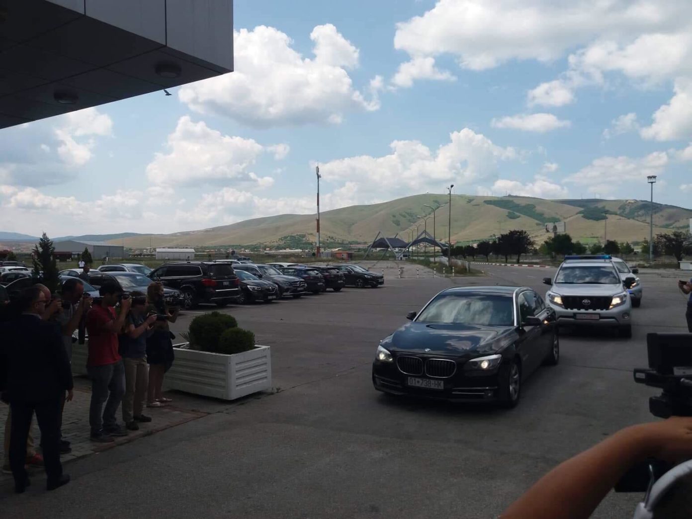 Probleme në kompaninë ajrore, shtyhet fluturimi i Haradinajt për në Hagë