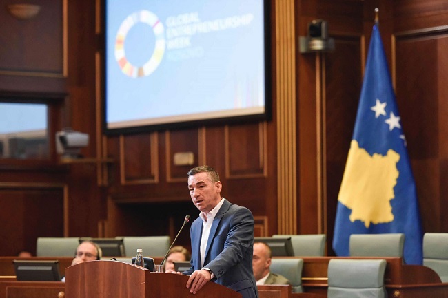 Veseli – deputetëve: Mos u fokusoni në diskutime, të nxirret diçka nga kjo seancë
