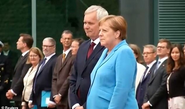 Kancelaren Merkel e kapin dridhjet e trupit për herë të tretë (Video)