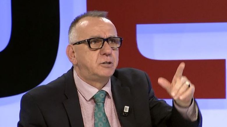 Hasani: Të japësh dorëheqje të parevokueshme e të vazhdosh si kryeministër në dorëheqje, s’lejon as ligji i gravitetit, le me ligjet tjera