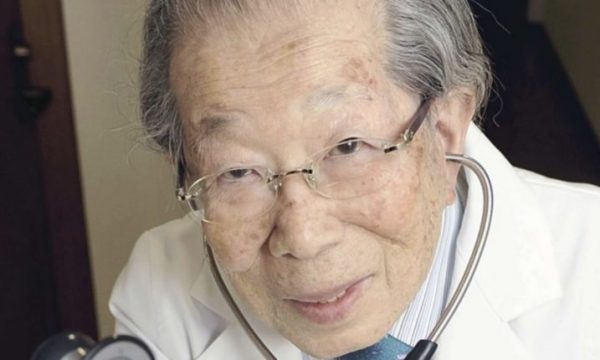 Si të jetoni më mirë? Jua rrëfen mjeku 115 vjeçar nga Japonia
