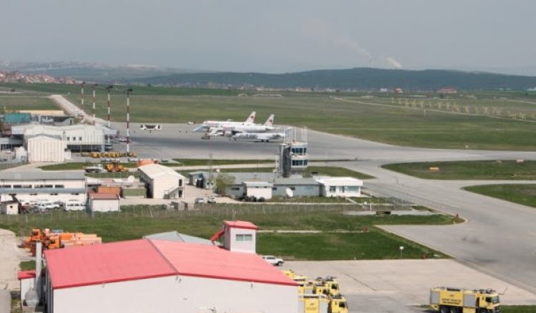 Ministria e Mbrojtjes merr në shfrytëzim Aeroportin e Gjakovës