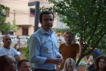 Kurti takohet me mërgimtarët në Prizren: Me qeverisjen e re, qytetarët s’do të largohen nga vendi!