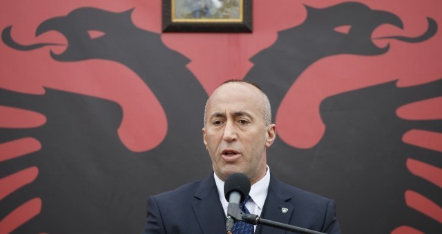 Kryeministri Haradinaj thotë se taksa nuk hiqet deri në njohje