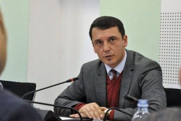 Gashi i PDK’së: Partitë që po na qesin vija të kuqe na lusin për koalicion pas zgjedhjeve