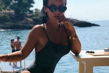 Rina Balaj e bën akoma më ‘nxehtë’ me imazhin në bikini