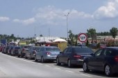 Vazhdojnë pritjet dhe kolonat e gjata në Merdare e te Dheu i Bardhë