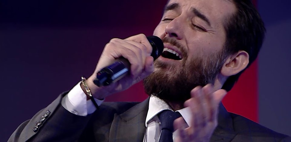 Labi sugjeron këngëtarët të mos recitojnë: Ejani e mësohuni të këndoni ‘live’