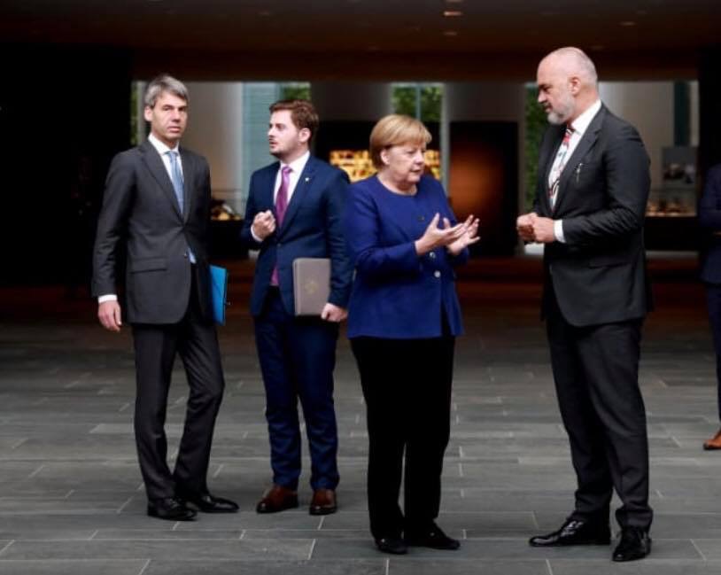 Edi Rama dhe Gent Cakaj, mirëpriten nga Angela Merkel