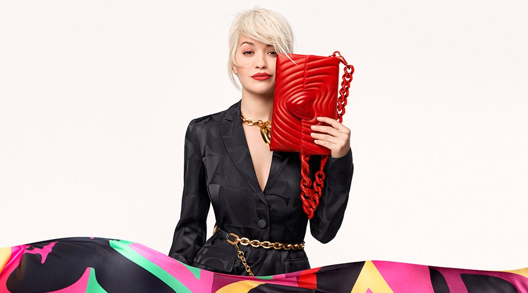Rita Ora duket sensacionale në një tjetër reklamë të markës “Escada”, ka një befasi të dielën për fansat