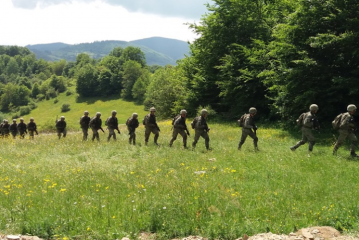 Ushtria e Kosovës, tregon dhëmbët, pamje mahnitëse nga stërvitjet