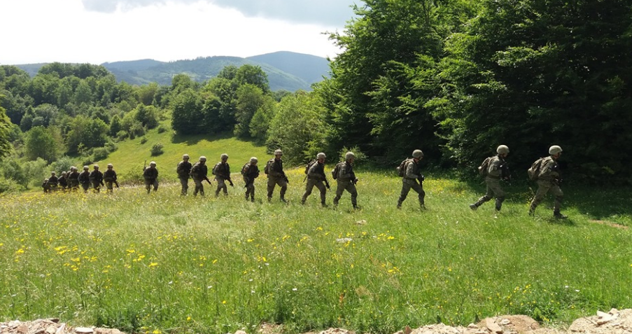 Ushtria e Kosovës, tregon dhëmbët, pamje mahnitëse nga stërvitjet