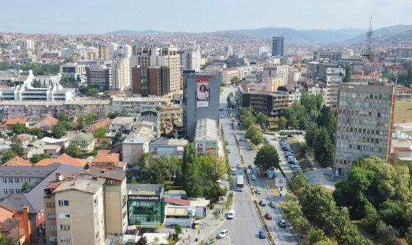 “Jo Mbyllje”, Hoti kundërshtohet ashpër në rrjete sociale – Nis fushatë kundër masave të reja