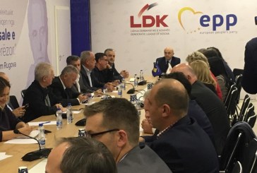 LAJMI I FUNDIT: LDK-ja i ndërpret negociatat me VV-në, presin rezultatin final të zgjedhjeve