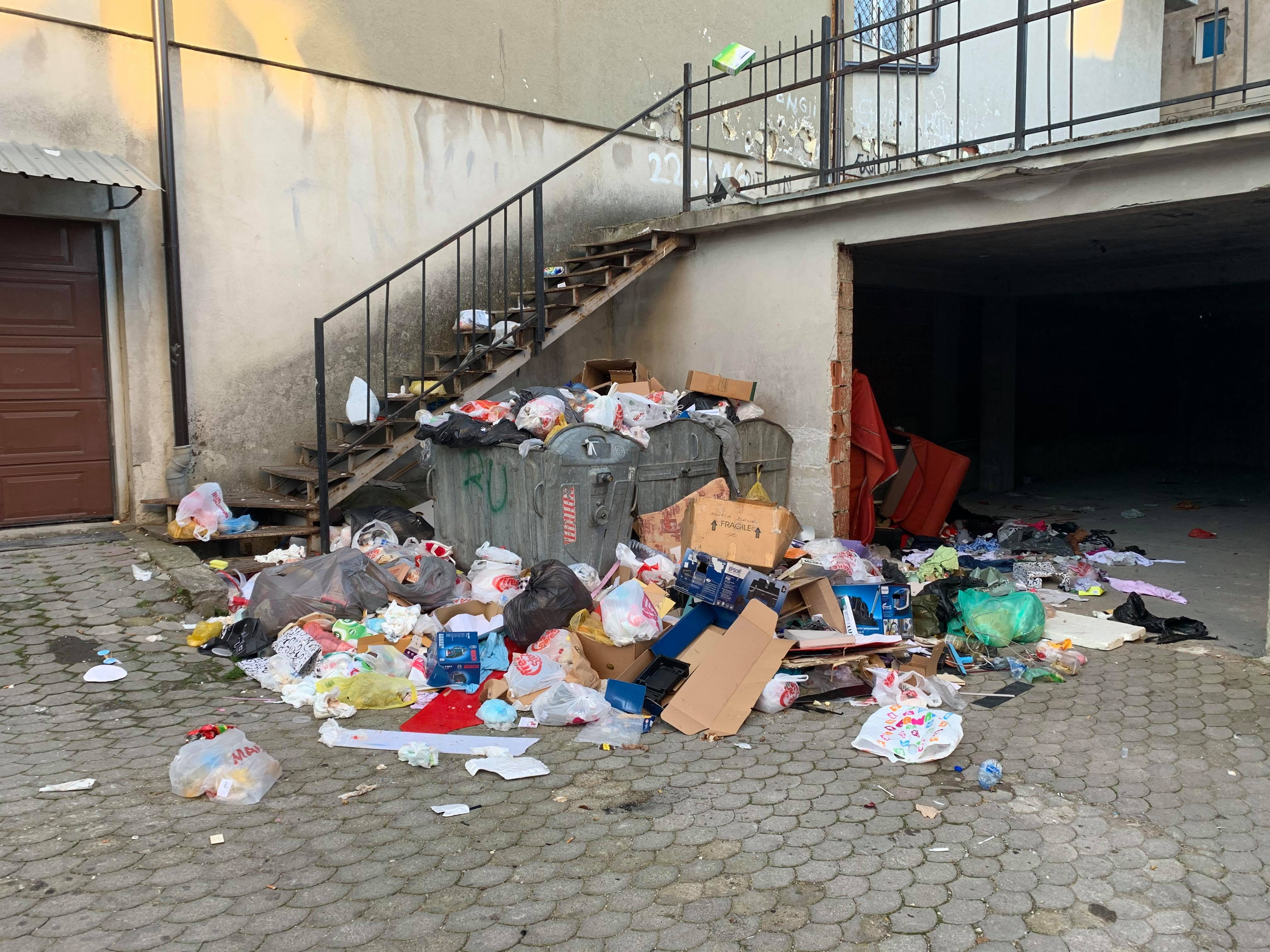 Prishtina mbulohet nga mbeturinat