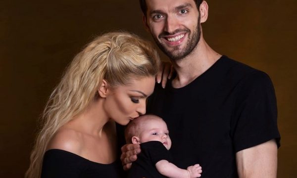 Vajza e Diellza Kolgecit është bërë gjashtë muajshe