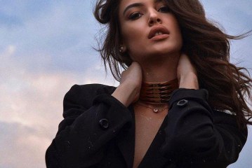Kjo është manikenja e cila shfaqet  në krahët e Mozzik