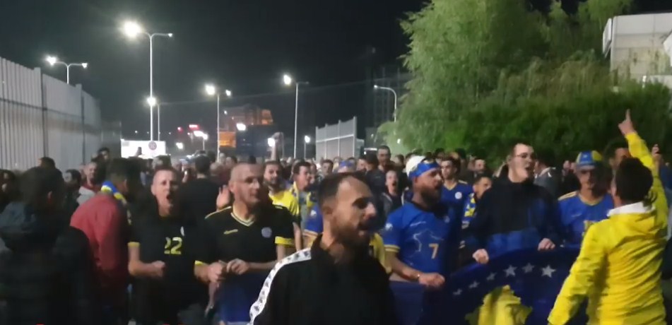 “Dardanët” ndezin atmosferën para lojës me Malin e Zi