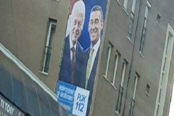Vendoset billbordi gjigant Veseli me Klintonin