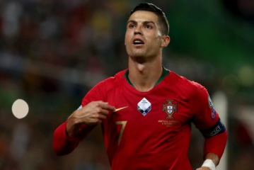 Cristiano Ronaldo kap shifrën e 700 golave në karrierë