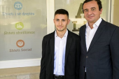 Kurti ia tregon dhëmbët Ramiz Kelmendit, e takon punëtorin që e larguan politikisht nga puna