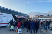 Pas tërmetit, arrijnë familjet e para nga Shqipëria në Pejë