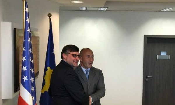 Palmer arrin në Kosovë, takohet me Haradinajn