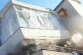 Video nga momenti kur shembet banesa 4 katëshe në Durrës