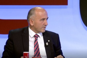 Muhaxheri “godet” Hazirin: Kryeministri i ardhshëm nuk kalon nga zyrat e LDK-së e as nga ato të ambasadave