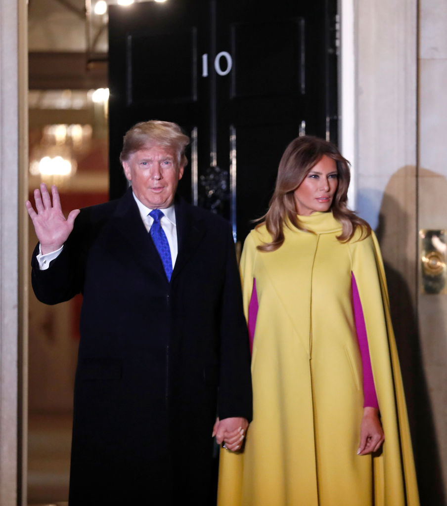 Cila është domethënia e palltos së verdhë të Melania Trumpit, e cila mori vëmendjen e të gjithëve?