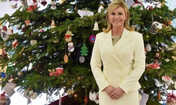 Mediet kroate vërejnë detajin befasues në foton e Kolinda Grabar-Kitaroviq për festat e fundvitit