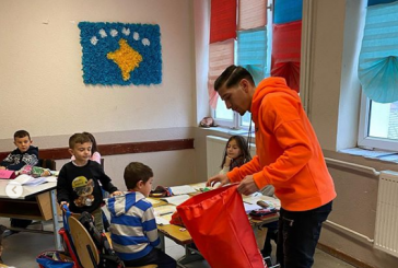 Ylli i Kombëtares së Kosovës gëzon fëmijët për festat e fundvitit