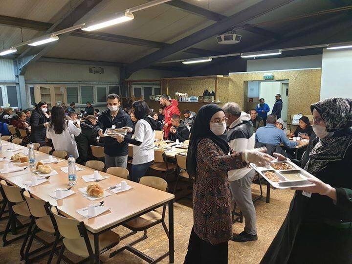 Këshilli i Bashkësisë Islame i Prizrenit, shtron darkë për 500 shqiptarët e strehuar në Kampin Gjerman