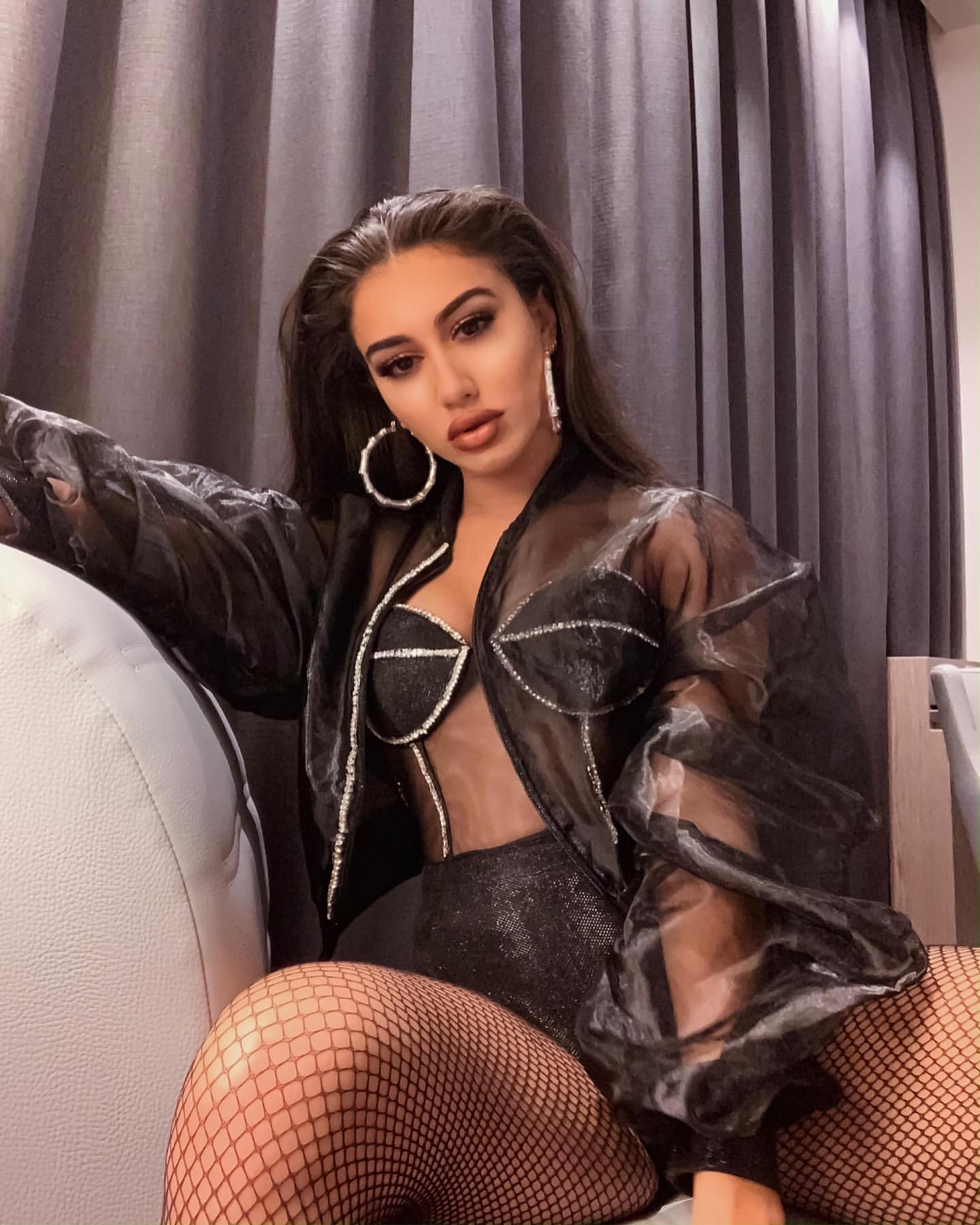 Melinda zhvishet në akull, sa seksi duket