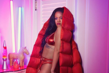 Rihanna shfaqet shumë seksi me të brendshme vjollcë