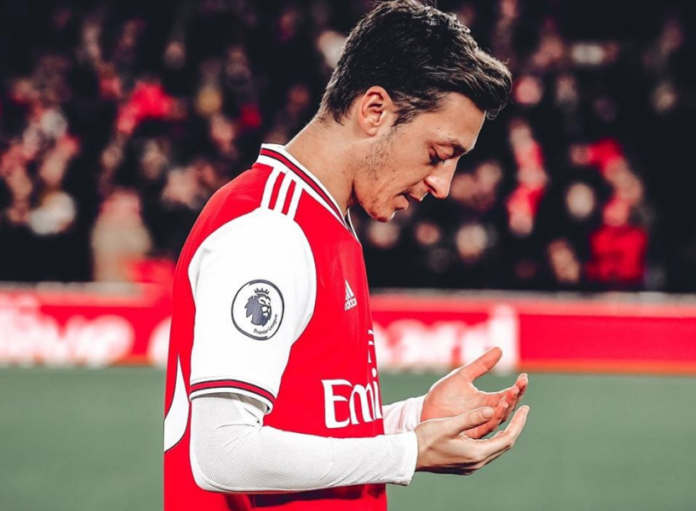 Mesut Ozil: Allahu është arsyeja pse edhe në dhimbje unë buzëqesh